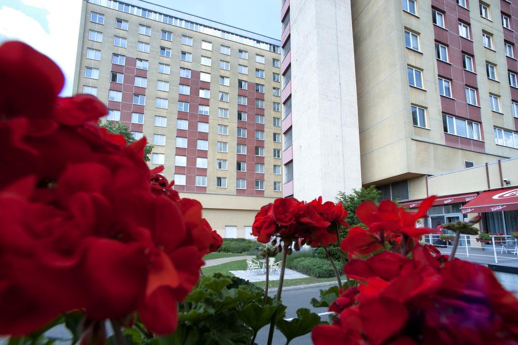 Ceu Konferencia Koezpont Hotel Budapest Ngoại thất bức ảnh